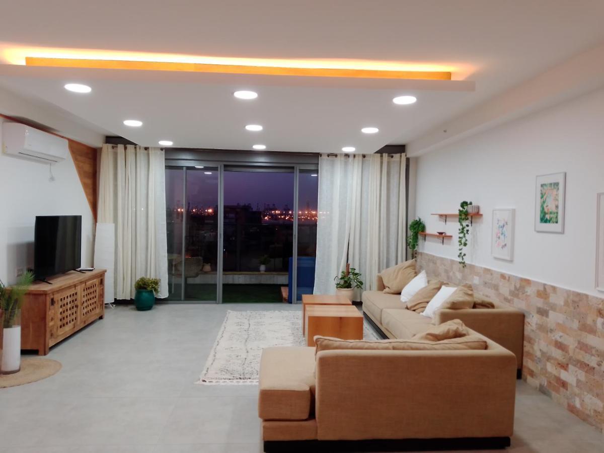 Beautiful Beach Apartment Asjdod Buitenkant foto