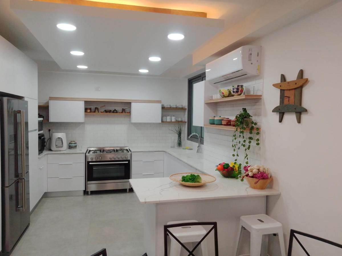 Beautiful Beach Apartment Asjdod Buitenkant foto